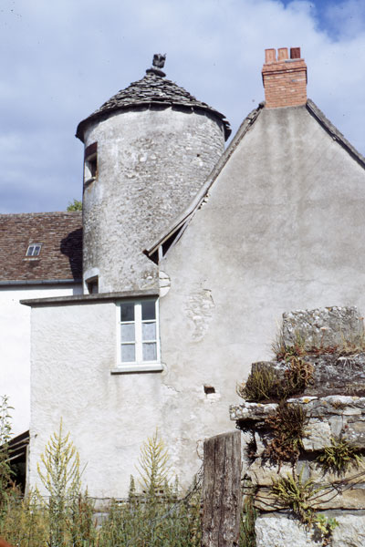 Martel - Corbelled roof near Port de Brive, Martel | openEQUELLA